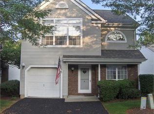 8 Mountain View Ct, Hamburg, NJ 07419