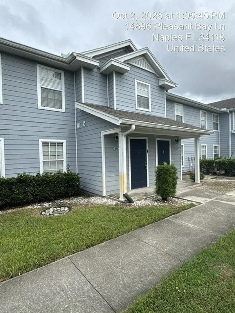 Upper Unit 2/2 available in Naples! Annual Rental! — Photo 2
