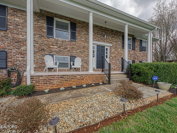 3rd image of 901 Kevin Rd