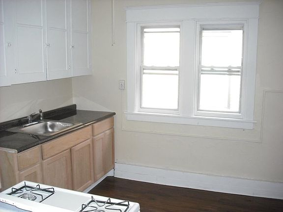 5th image of 496 Elmwood Ave APT 2