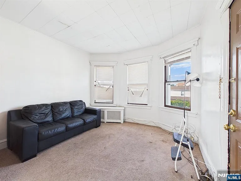 139 Fairview Ave — Photo 7