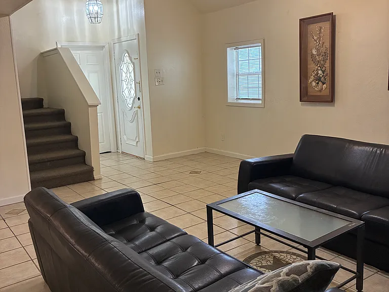 3510 Crestside Dr — Photo 5