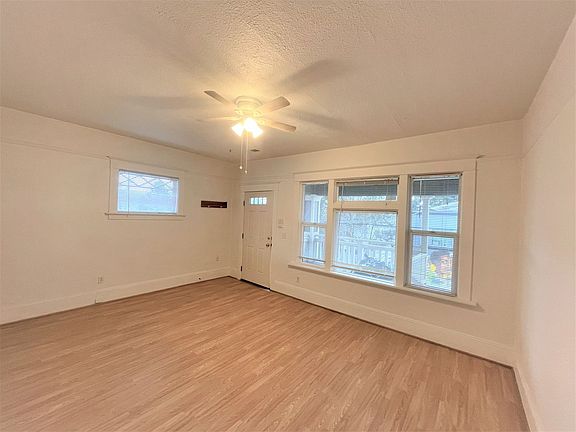 2nd image of 4922-4930 N Albina Ave #4924