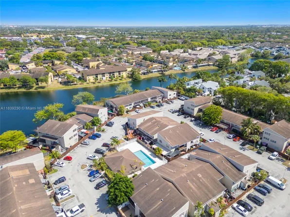 15660 SW 82nd Circle Ln #6, Miami, FL 33193