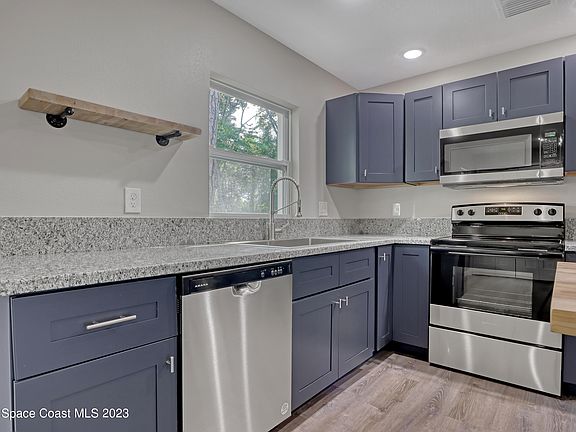 5th image of 527 Lenore Ave
