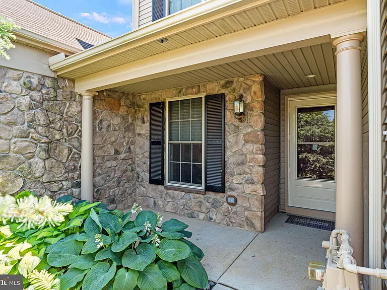 2080 Deer Run Dr — Photo 3