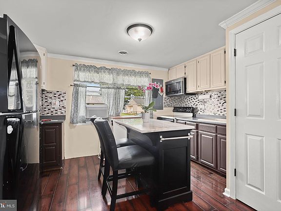 5th image of 2415 Brunswick Rd