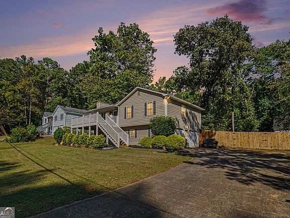 4th image of 445 Holly Ln