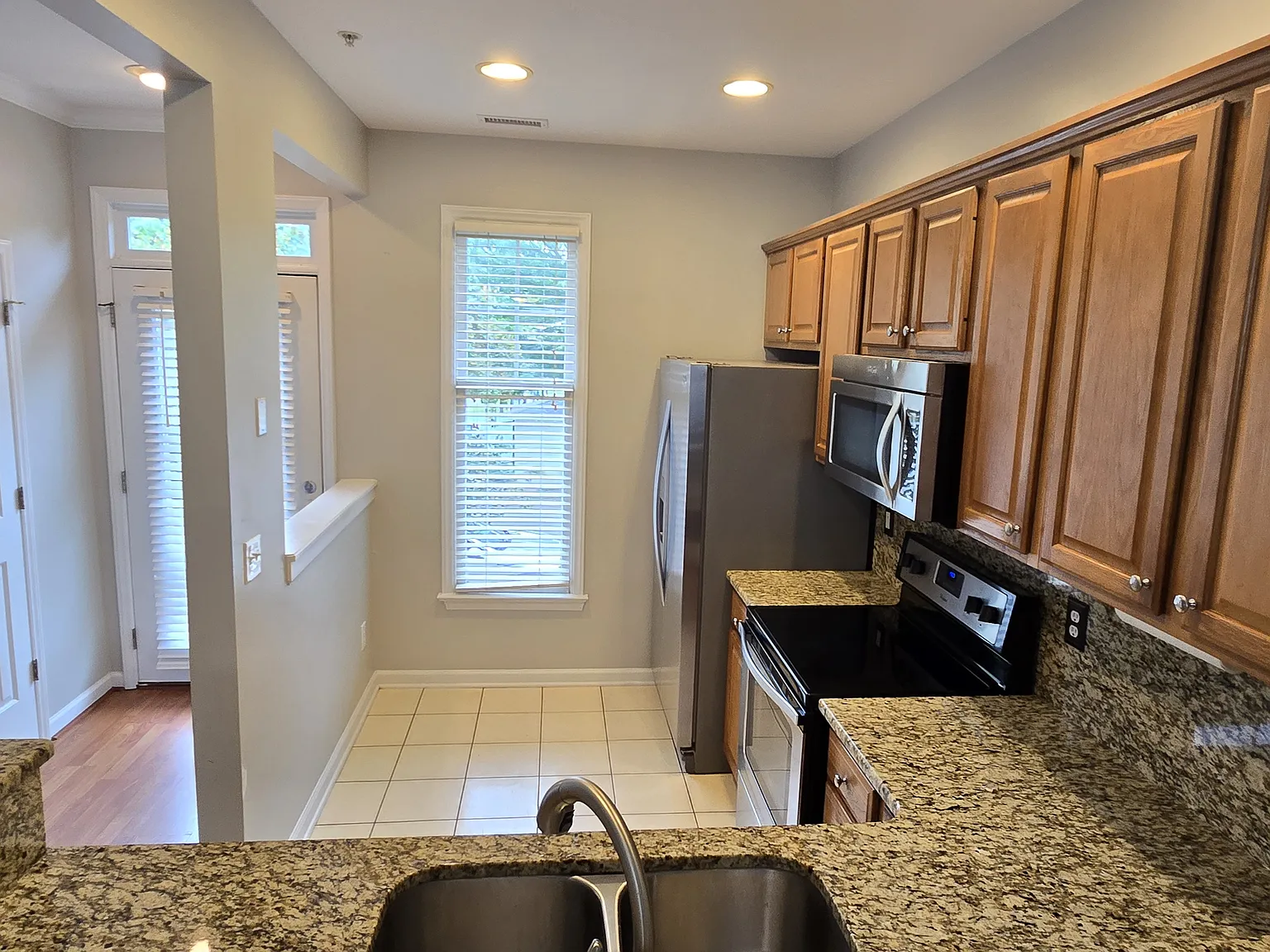 2 bed, 2.5 bath, 1186 sqft, $2,000 — Photo 4