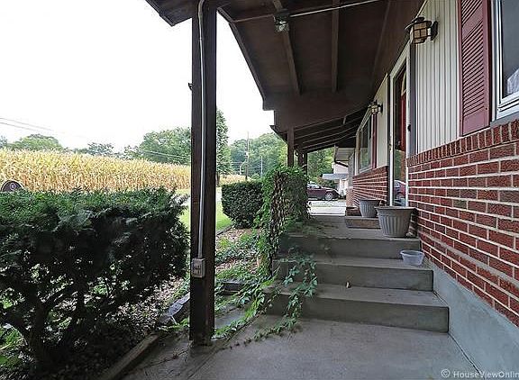 3rd image of 927 W Cape Rock Dr