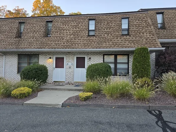 17 Granby Hts Unit 17, Granby, MA 01033