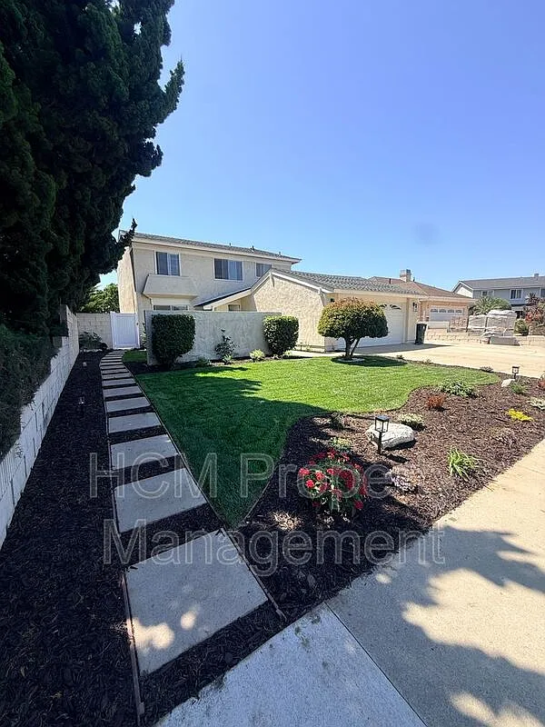 4 bed, 2.5 bath, 1792 sqft, $4,400 — Photo 2