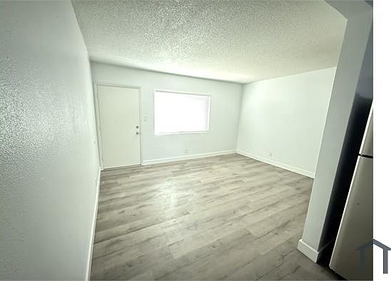 4th image of 2461 Linden Ave