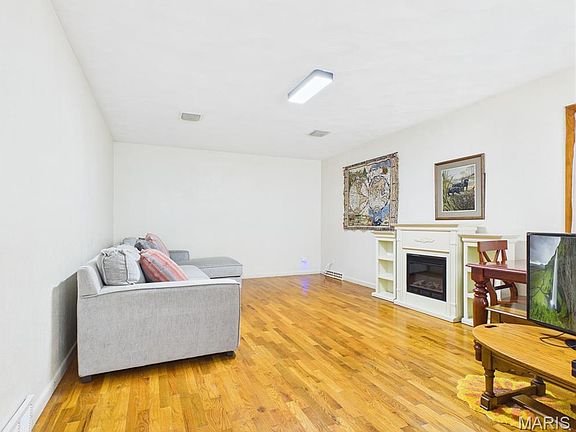 2nd image of 709 Albert St