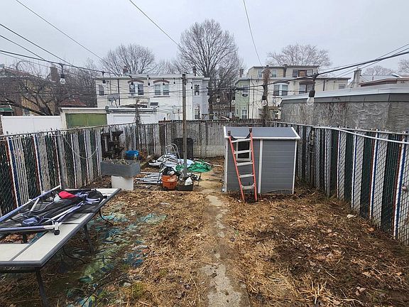 2nd image of 1137 Harrison St