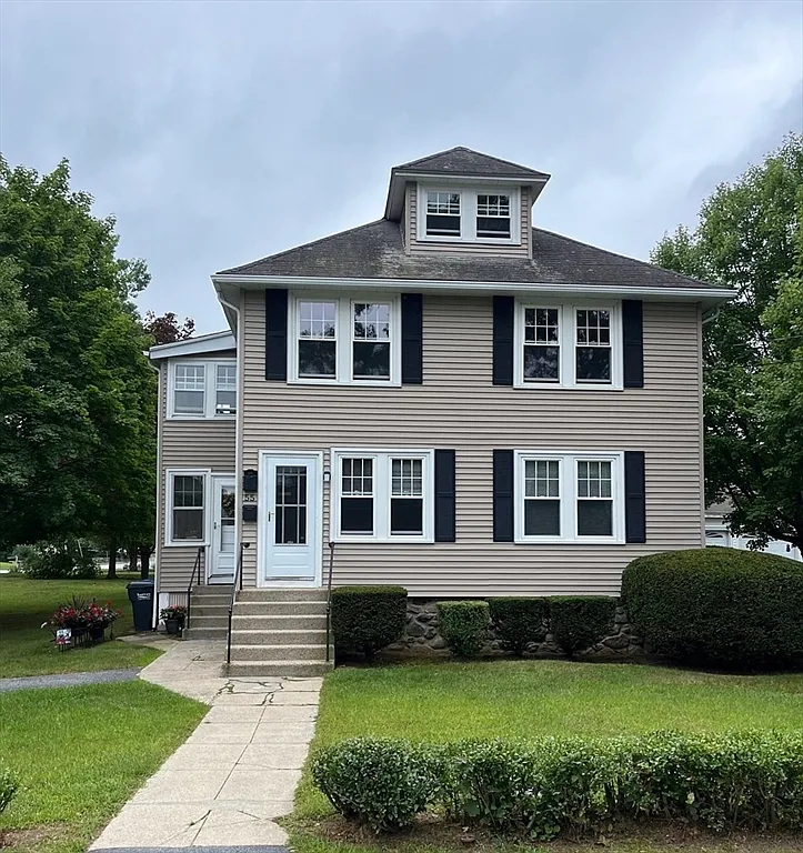2 bed, 1.0 bath, 924 sqft, $2,000 — Photo 1