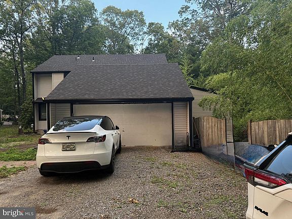 3rd image of 18 Forest Ln