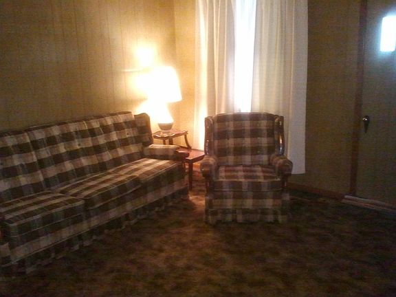 FRONT ROOM