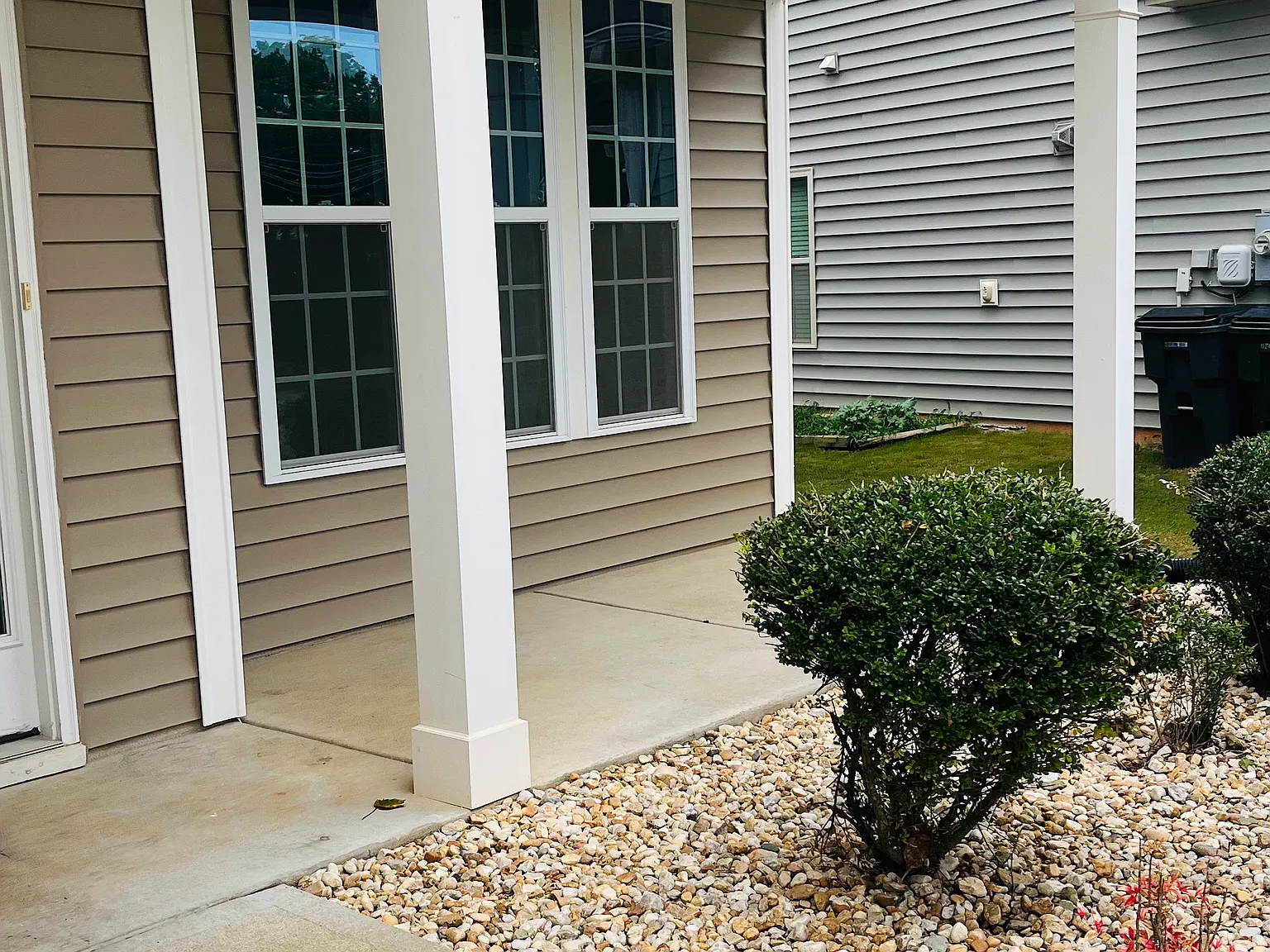 109 Woodlark Ln — Photo 2