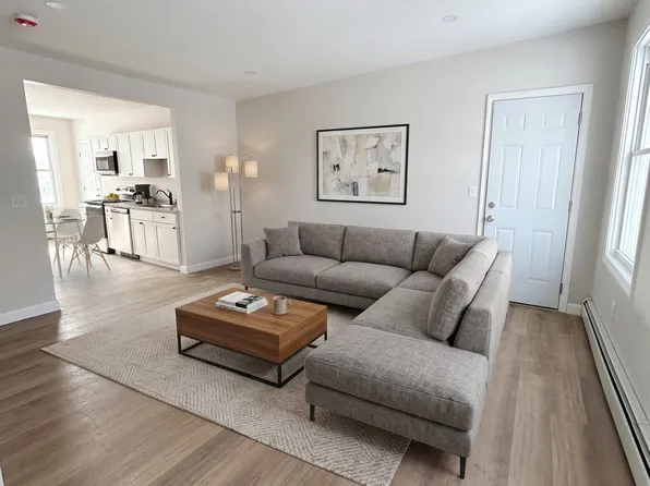 10 Shippee Ave, West Warwick, RI