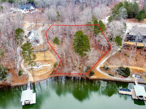 107 W Waters Edge Ln, West Union, SC 29696