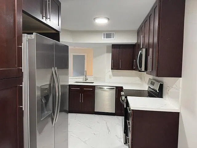 3 bed, 2.0 bath, 1166 sqft, $2,950 — Photo 3