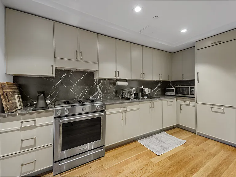 554 4th Ave #3E — Photo 19