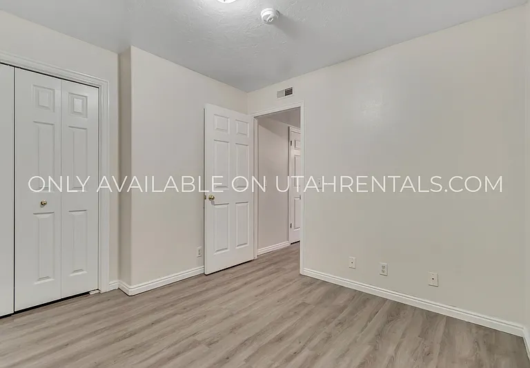 909 N 500 W #8 — Photo 17
