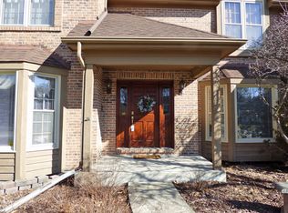 2006 Red Oak Ln, Saint Charles, IL 60174