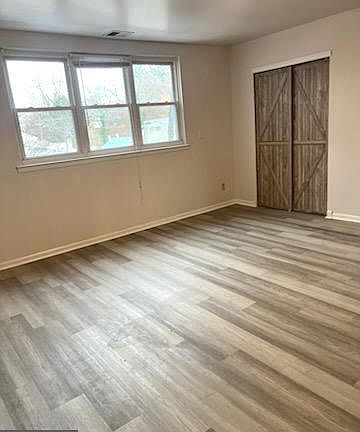 3rd image of 4828 Silverwood St