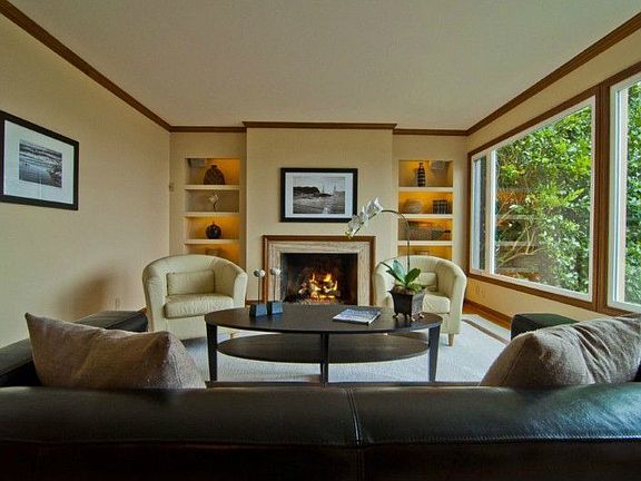 Living room with gas fireplace