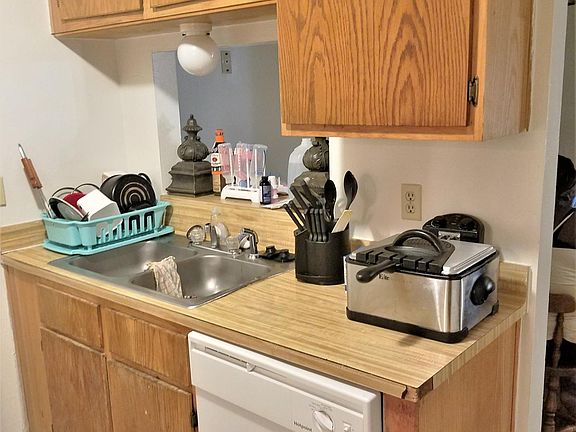 2nd image of 802 Navarro Dr APT B