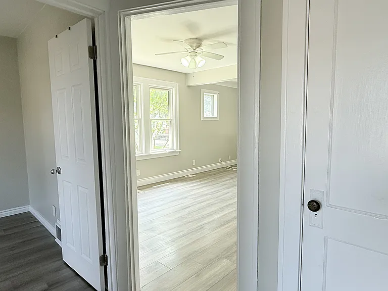 1658 Marentette Ave #1660 — Photo 8
