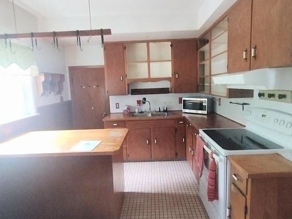 2nd image of 6457 Houghton St