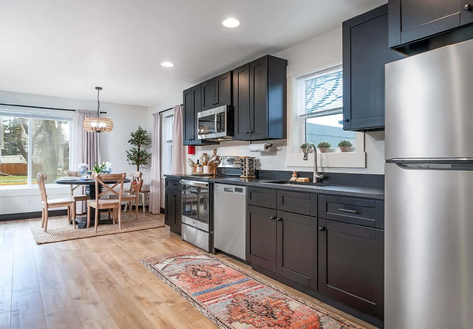 2 bed, 2.0 bath, 930 sqft, $2,200 — Photo 3