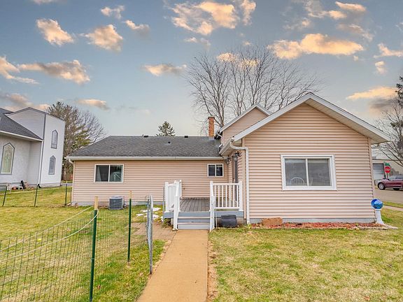 3rd image of 1032 Blue Mounds St