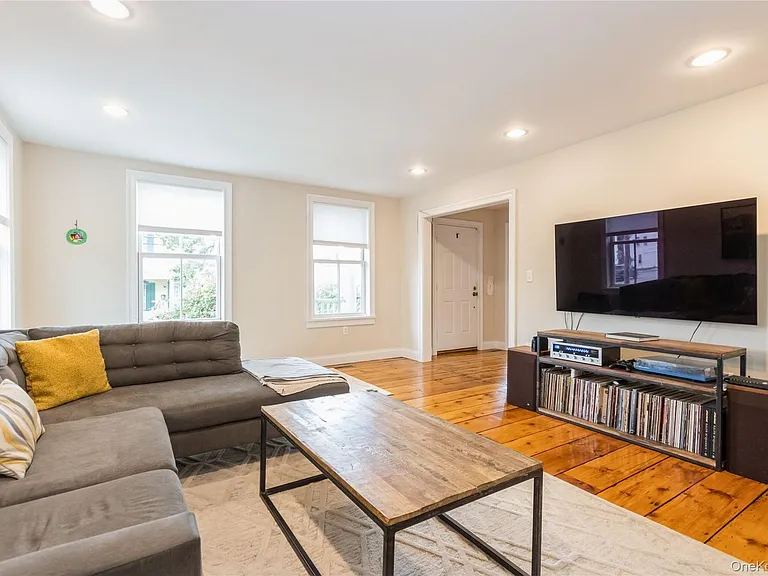 120 Verplanck Ave — Photo 8