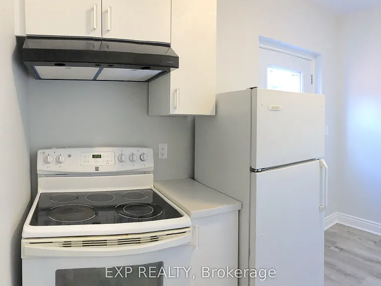 2798 Dundas St W — Photo 10