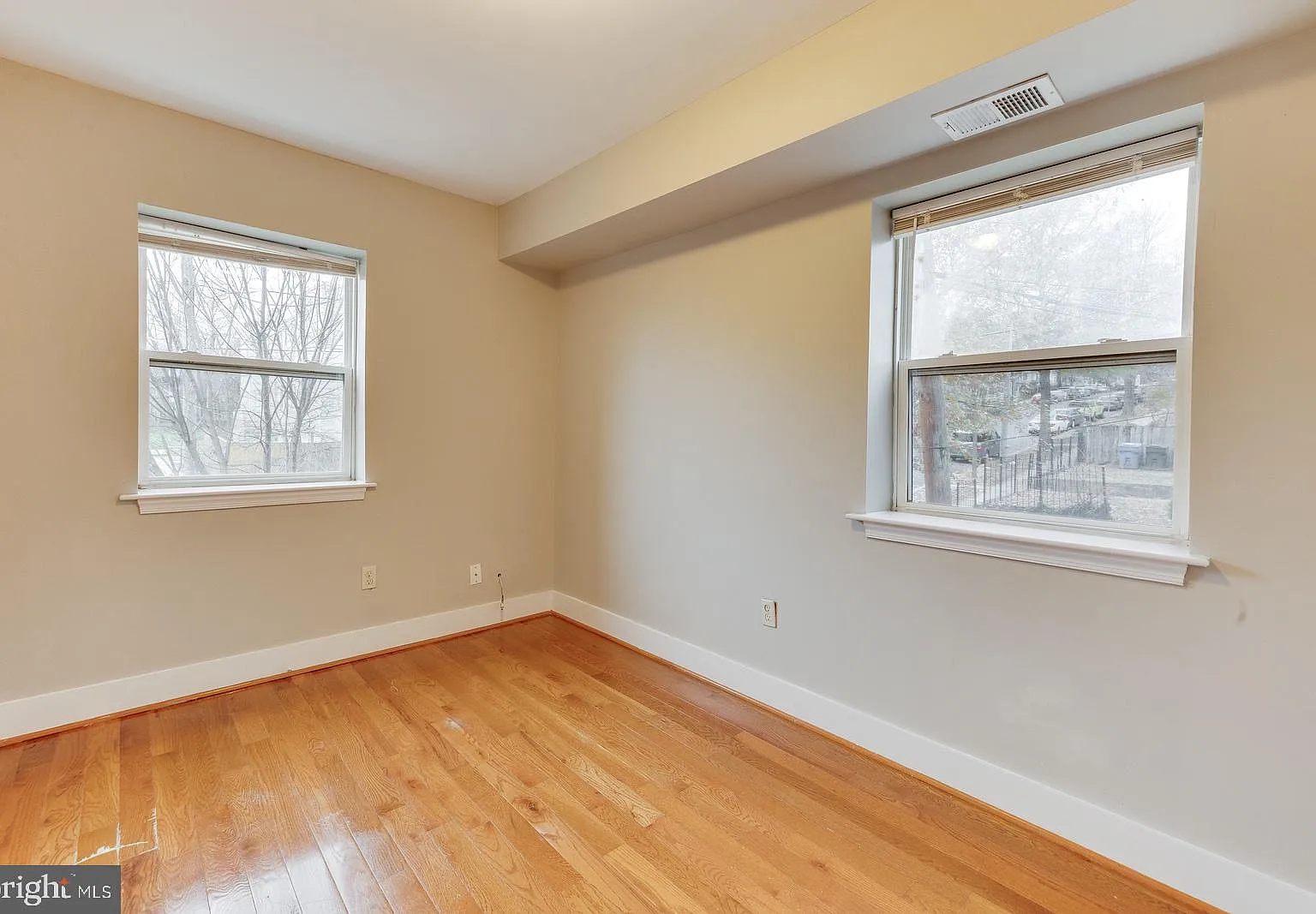 2 bed, 639 sqft, $1,699 — Photo 2