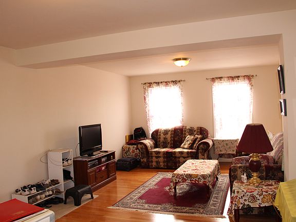 3rd image of 225 Windsor Dr