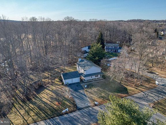 4th image of 122 Bartley Dr