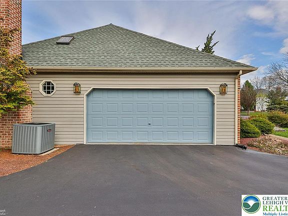 2nd image of 3277 Marchant Dr