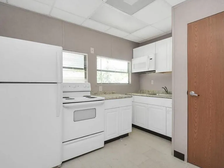 24467 Linda Ln — Photo 2