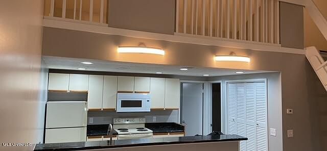 1st image of 828 Oakleigh Ave APT 13