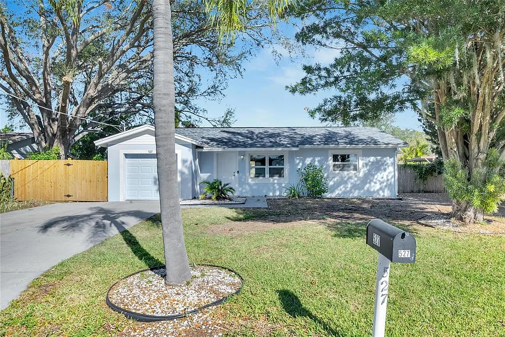 2 bed, 2.0 bath, 880 sqft, $2,400 — Photo 1