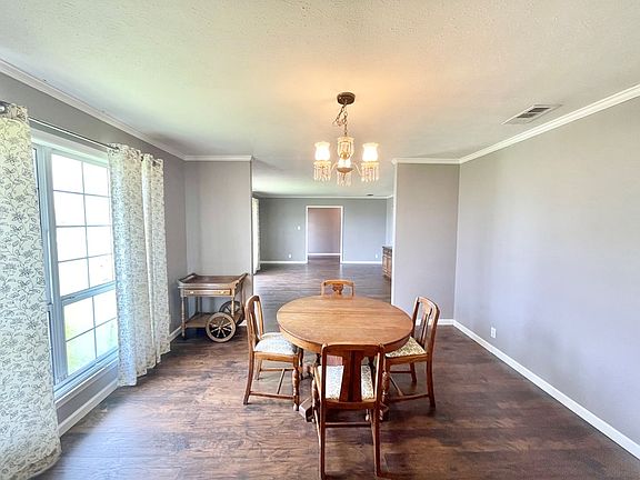 4th image of 403 Newcombe Ave