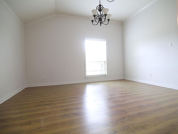 5th image of 307 Oak Brook Blvd