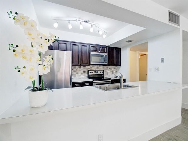 1st image of 1410 Laguna Ln #2