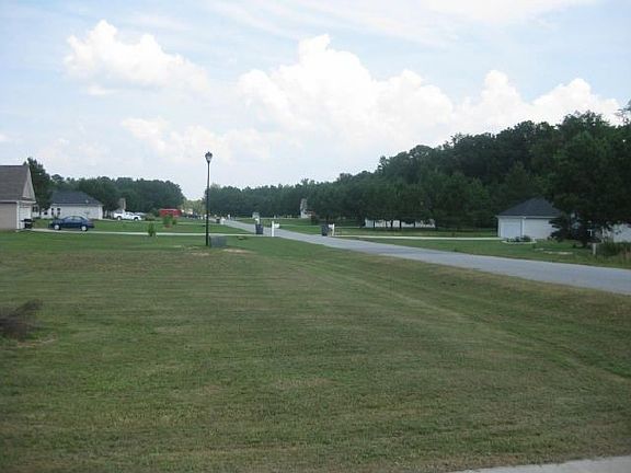 4th image of 65 Meadows Dr