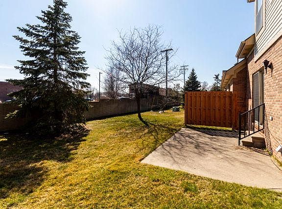 3rd image of 4080 April Ln #21